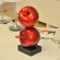 CLE Skulptur Apfel II rot stehend auf Sockel